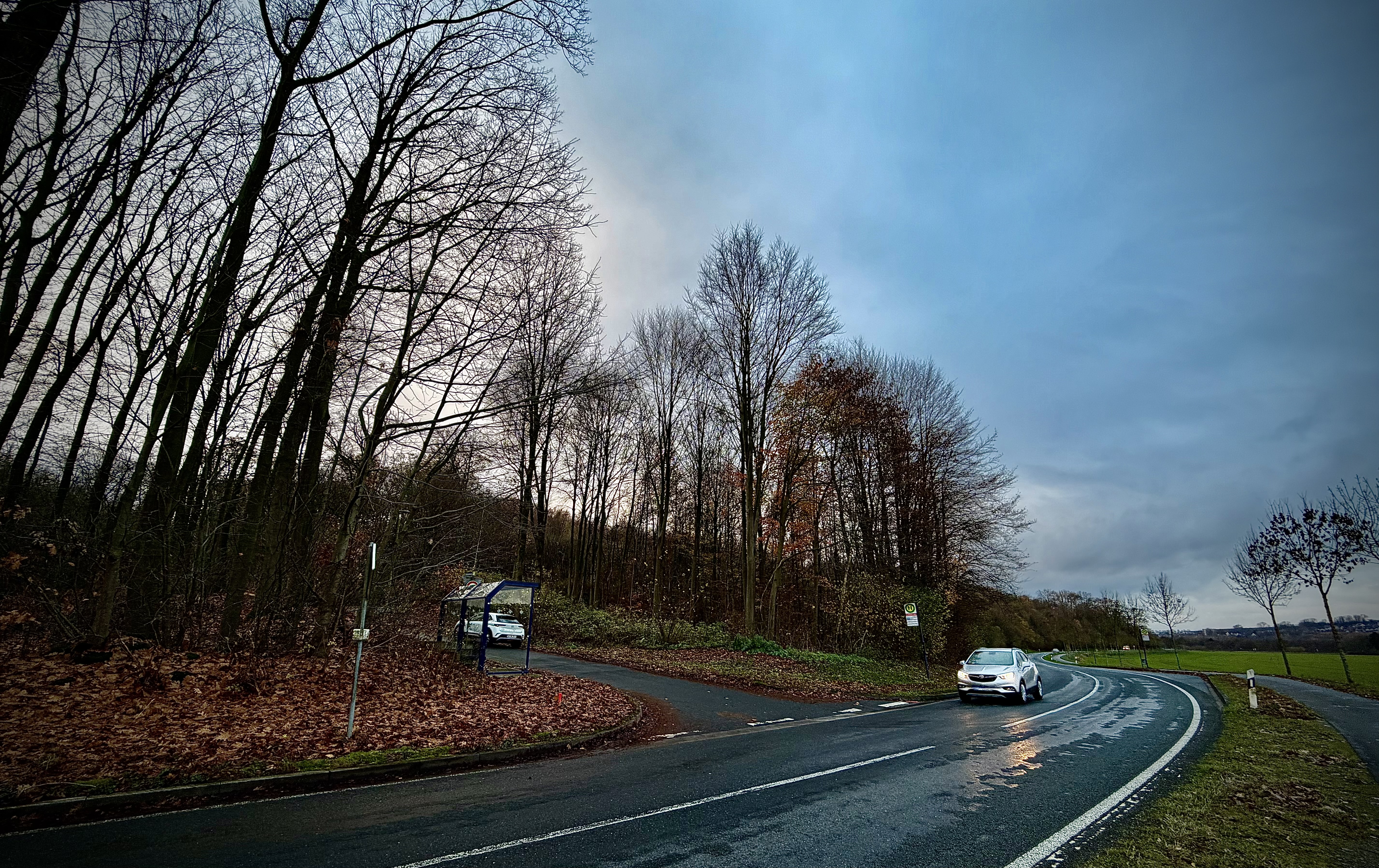 Foto: Gemeinde Wickede (Ruhr) / Einfahrt von der Ruhrstraße in den Höhenweg Foto der Ruhrstraße / Einfahrt Höhenweg